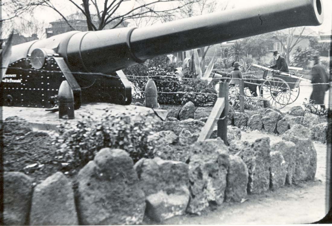 Image of Northcote cannons around 1920