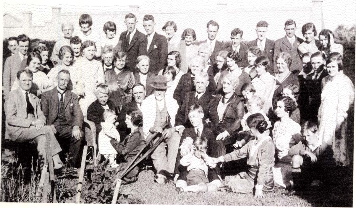The Schawebsch Family of Northcote c. 1930