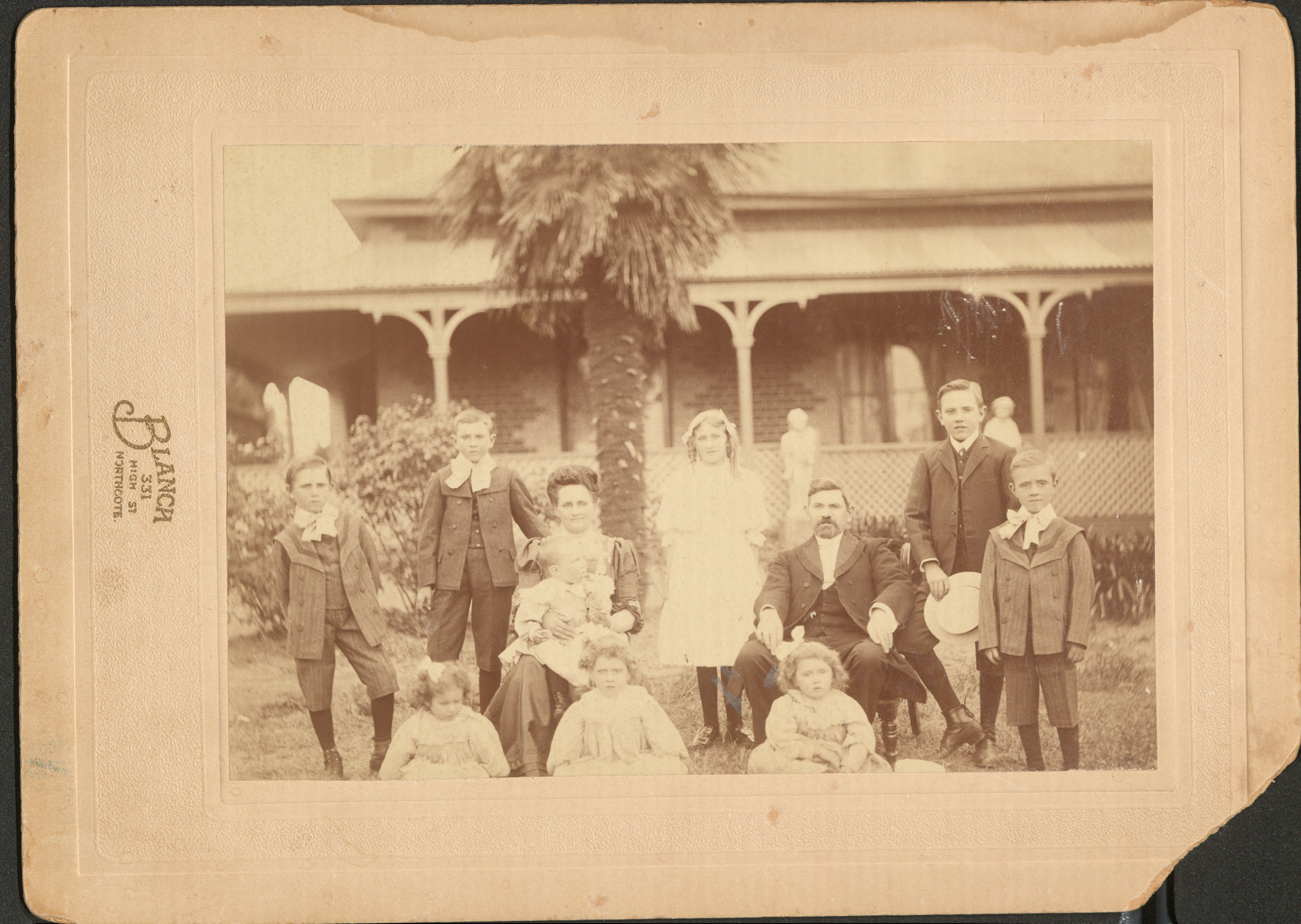 Image of Johnson family in 1907 on Bay View Street [LHRN5334]