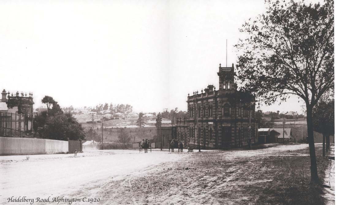Image of Tower Hotel, Alphington circa 1920.