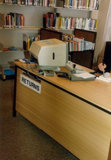 Image of Fairfield House Library staff desk