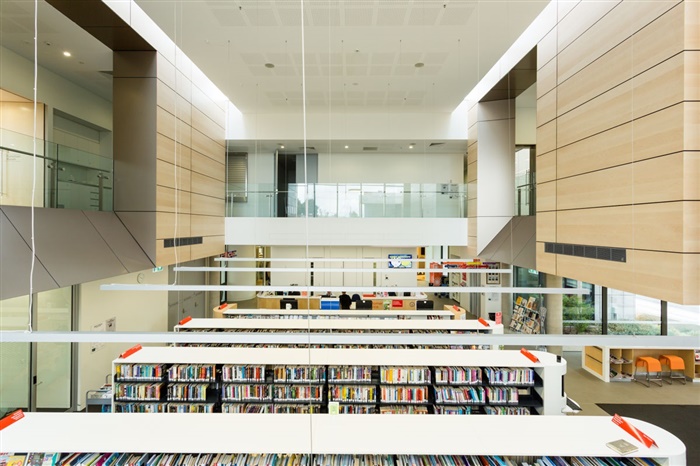 Image of Reservoir Community and Learning Centre shelves
