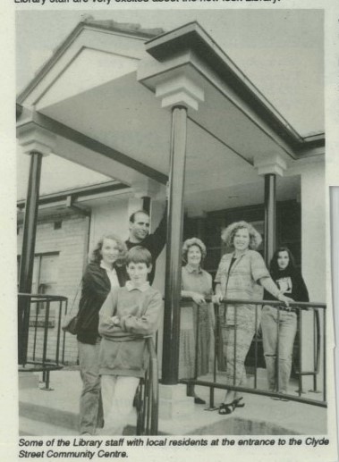 Image of Library staff and residents at Clyde Street 1992