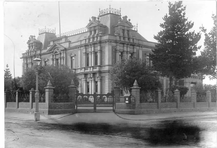 Image of Preston Town Hall in 1920s [PHS]
