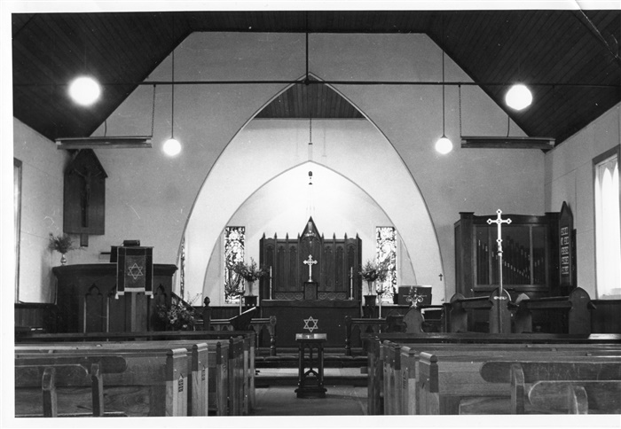 Image of St James Church Thornbury interior 1968