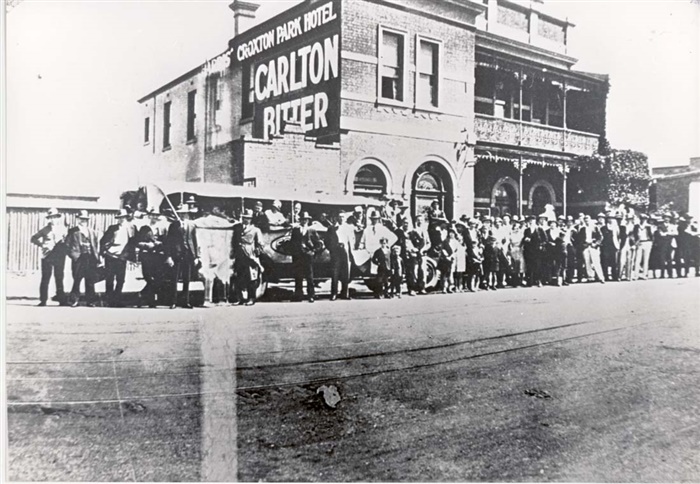 Image of Croxton Park Hotel c.1915. [LHRN469]