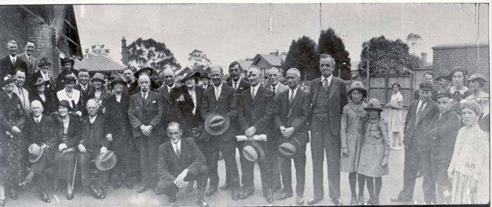 Image of Past pupils of Westleigh College in 1927. [LHRN648-2]