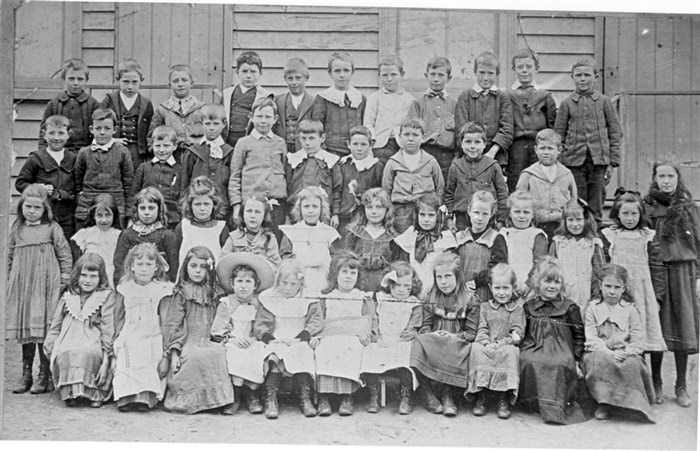 Image of Students of Helen St. Primary School (1901). Frederick Walter Dennis (6yrs old) is in back row, 2nd from right.