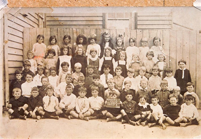 Image of Students from the first Penders Grove School on the corner of Dundas and Newcastle Streets. The school taught pupils until 3rd grade then they went to other schools. (c.1924) [LHRN1097]