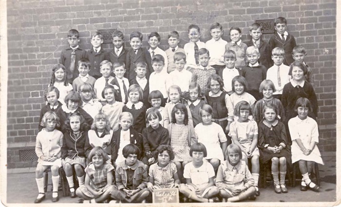 Image of Pupils of Grade 2A Wales St Primary School (1931).
