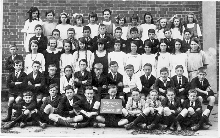 Image of Grade 8 students of Fairfield Primary School - 1922. [LHRN1101]