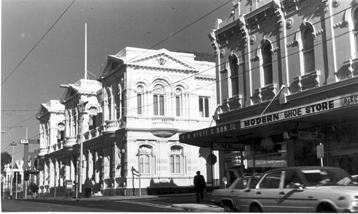 Image of Northcote Town Hall during the 1980s