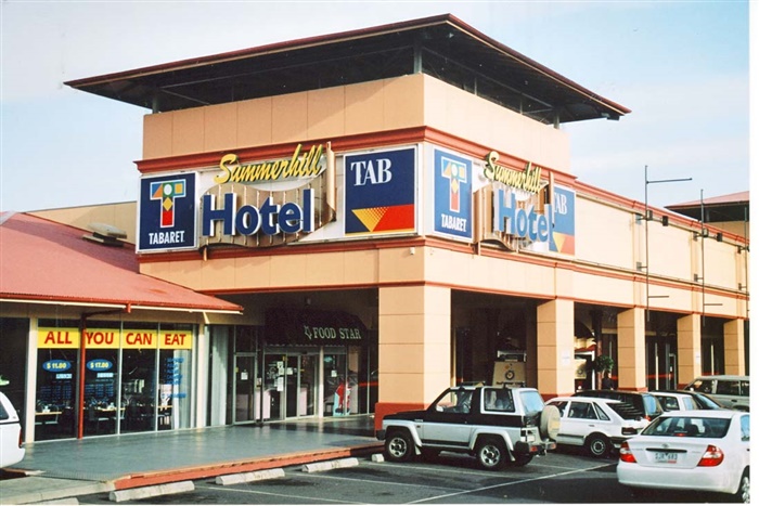 Image of Summerhill Hotel 2004. [LHRN1143-1]