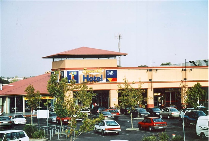 Image of Summerhill Hotel 2004. [LHRN1143]