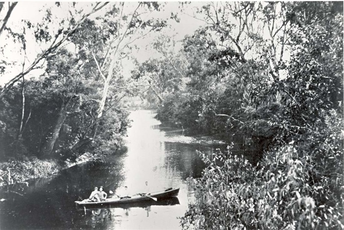 Image of Canoeing on the Yarra