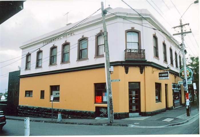 Image of the Commercial Hotel in 2004. [LHRN1172]