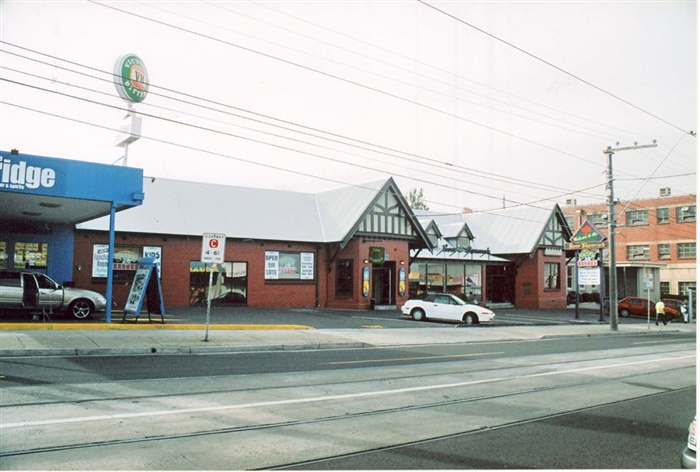 Image of Rose, Shamrock and Thistle Hotel 2004. [LHRN1176-1]