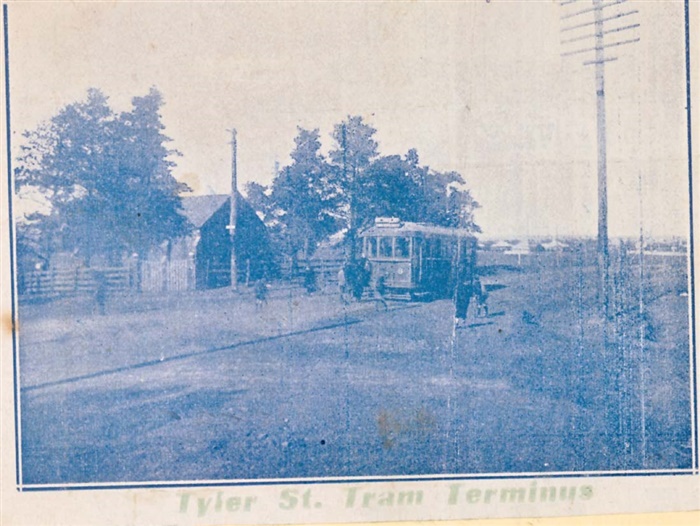 Image of a tram on Plenty Road, Tyler Street intersection [LHRN1223]