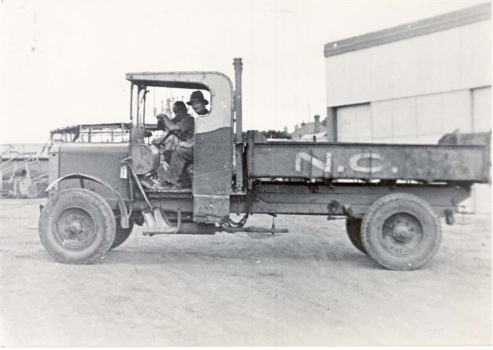 Image of Council truck [LHRN1251]