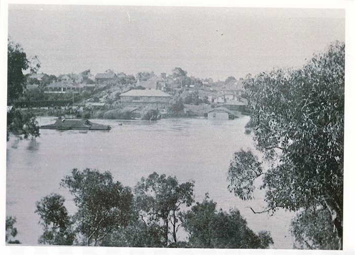 Image of Rudder Grange Boathouse from the east side of the Yarra