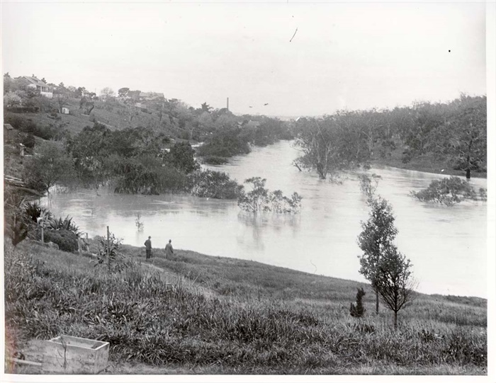 Image of Yarra River looking north from Fairfield boathouse