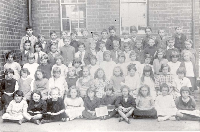 Image of Pupils of Grade 2A (1925). 