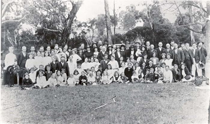 Image of Association picnic in 1921 or 1922 [LHRN968]