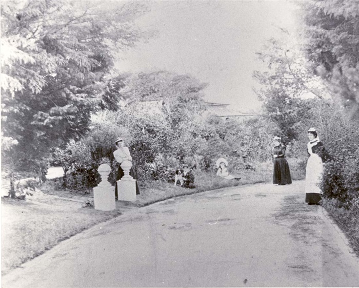 Image of The Manning family in the gardens of Sunnyside mansion (formerly Rucker's Mansion)