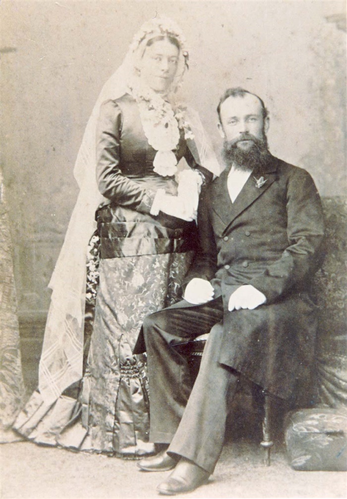 Image of Frank Harris with wife