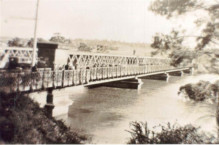 Image of Flood waters threatening the Chandler Highway bridge in 1934
