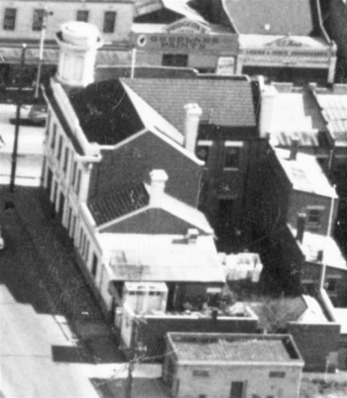 Image of Carter's Arms Hotel seen from the air, 1950s. [LHRN1679]