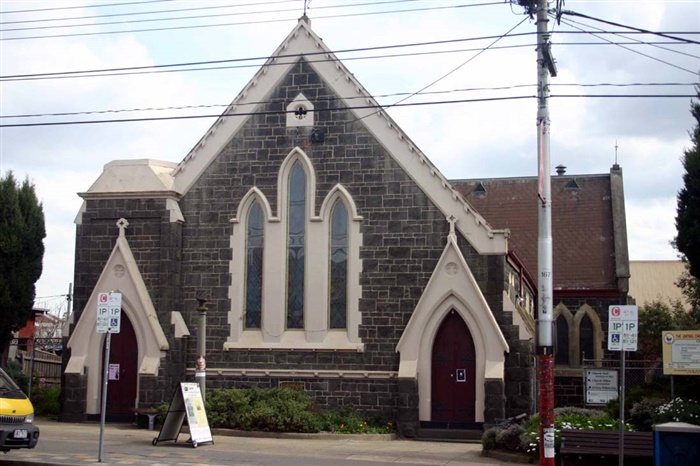 Image of the church in 2005. The spire was removed in the 1960s