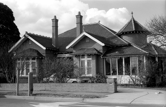 Image of Maristowe 31 Station Street Fairfield 1980s. [LHRN4130]