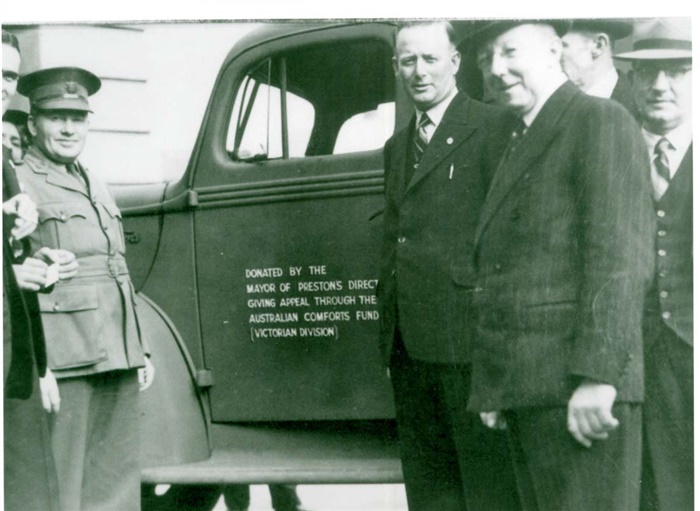 Image of Mayor Robinson presenting the Salvation Army with a mobile canteen, 1943 [Salvation Army Heritage Centre]