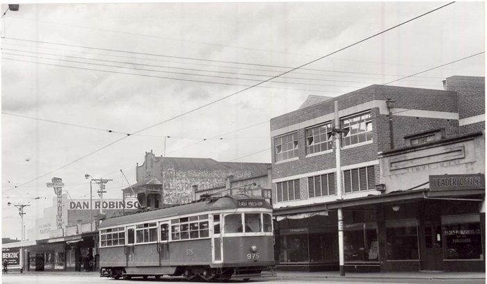 Tram passes down High Street Northcote. [LHRN1969]
