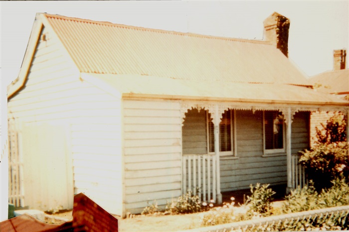 Image of Cottage in Wood Street, 1978 (courtesy Lexie Luly) [LHRN2087]