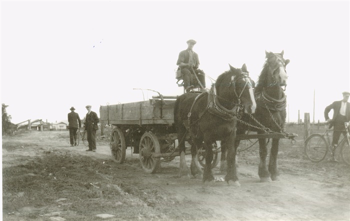 Image of Road work at Northcote during 1930s (courtesy Mary Ritchie) [LHRN2180]