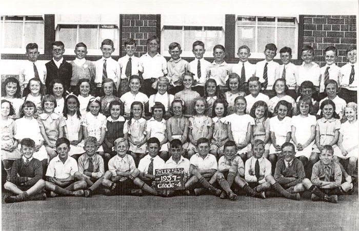 Image of Grade 4, 1937 [courtesy Don & Maisie Baker] [LHRN2214]