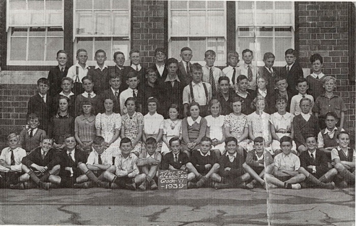 Image of Grade 6, 1939 [courtesy Don & Maisie Baker] [LHRN2215]