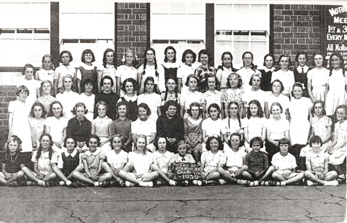Image of Grade 5b, 1939 [courtesy Don and Maisie Baker] [LHRN2218]