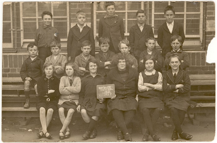 Image of Class of 1929, Ina Jackson bottom left [courtesy of Shirley Jackson]