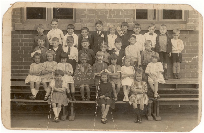 Image of Students Grade 1A, 1924. Ina Jackson front row right [courtesy of Shirley Jackson]