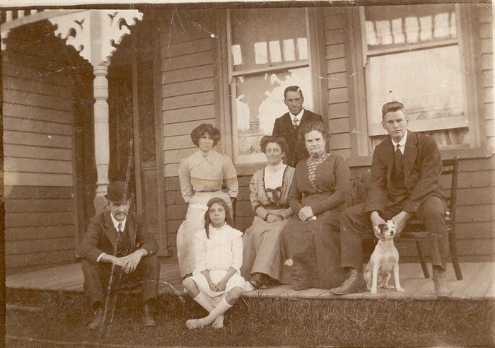 Image of Kellett family on veranda steps of 67 Southernhay Street Regent [courtesy Don and Maisie Baker] [LHRN2256]