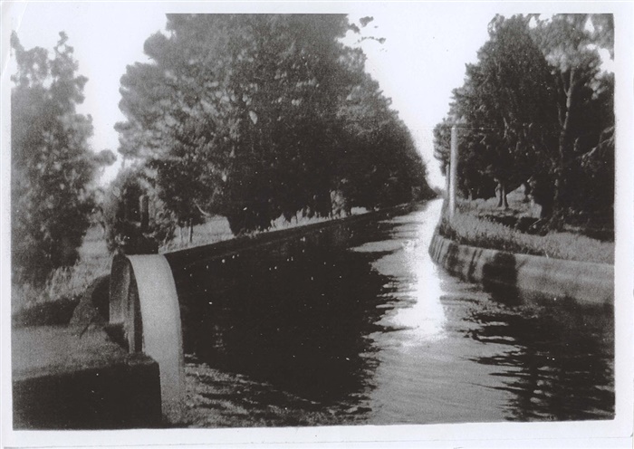 Image of Irrigation ditch near Cheddar Road [courtesy Lenore Frost] [LHRN2258]