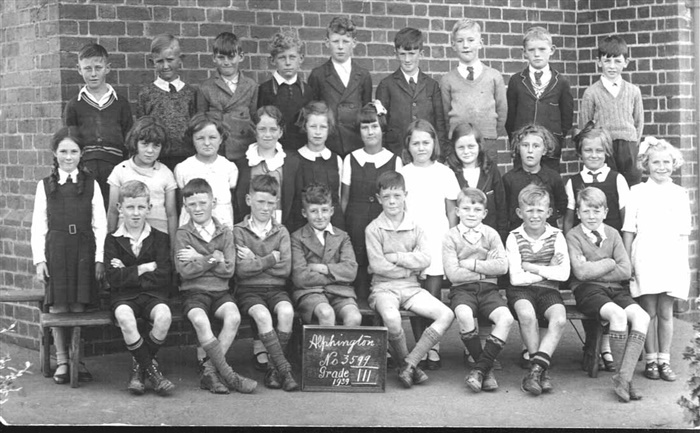 Image of Pupils of Grade 3 (1939) Ronald Daws is front row 3rd from right. Image donated by Margaret Stickland. [LHRN2297]