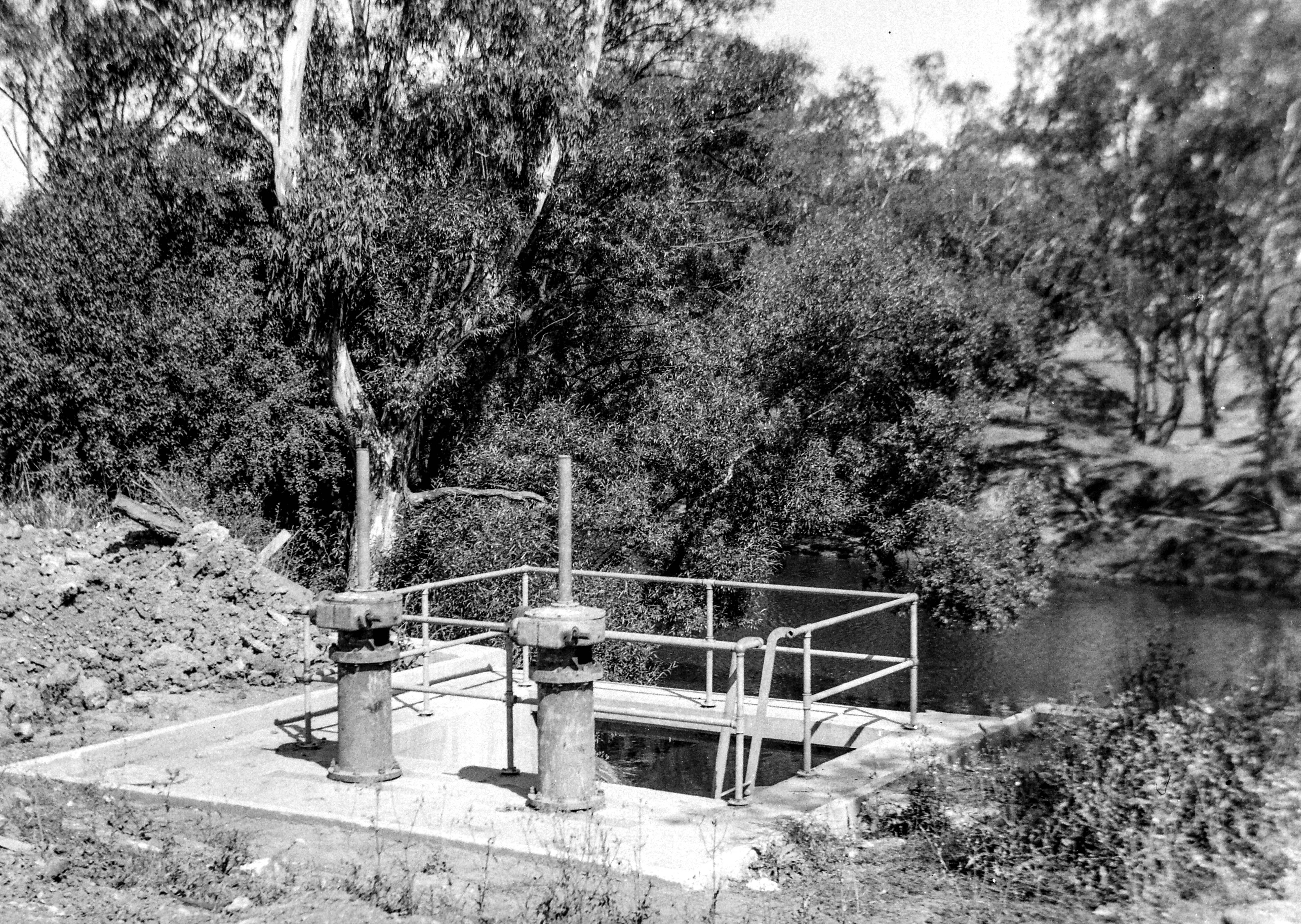 Image of Water outlet on the Yarra River Alphington Paper Mill 