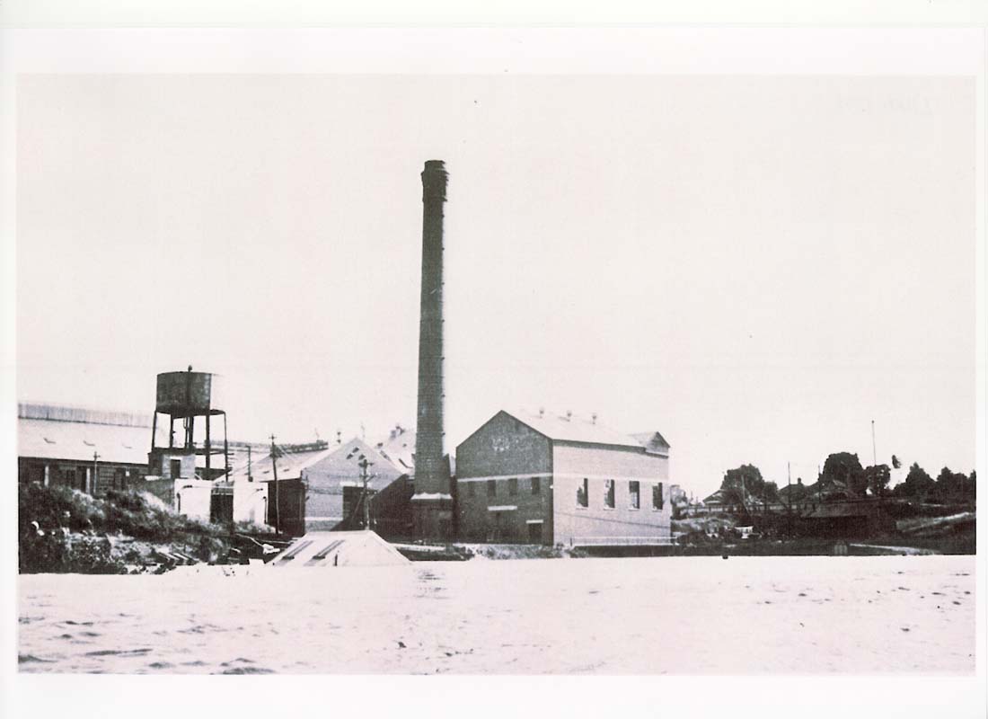 Image of The paper mill during the great flood of 1930