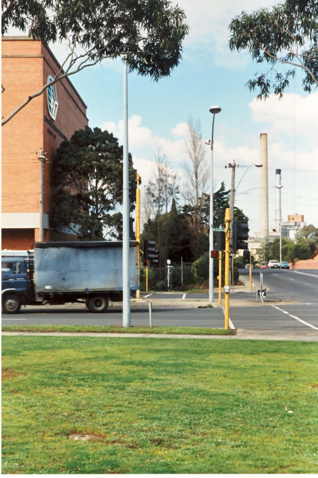 Image of Australian Paper Mills viewed from Heidelberg Road