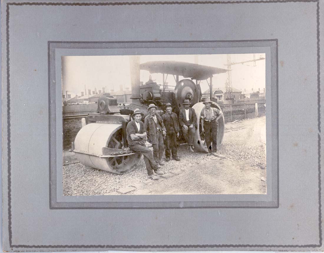 Image- photo. Northcote work gang 1930s
