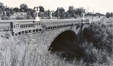 Image of the bridge on Heidelberg Road, spanning the Merri Creek between Clifton Hill and Fairfield
